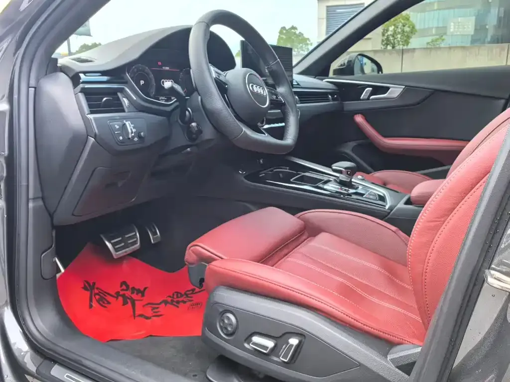 Audi A4L 2024 из CN, фото 2