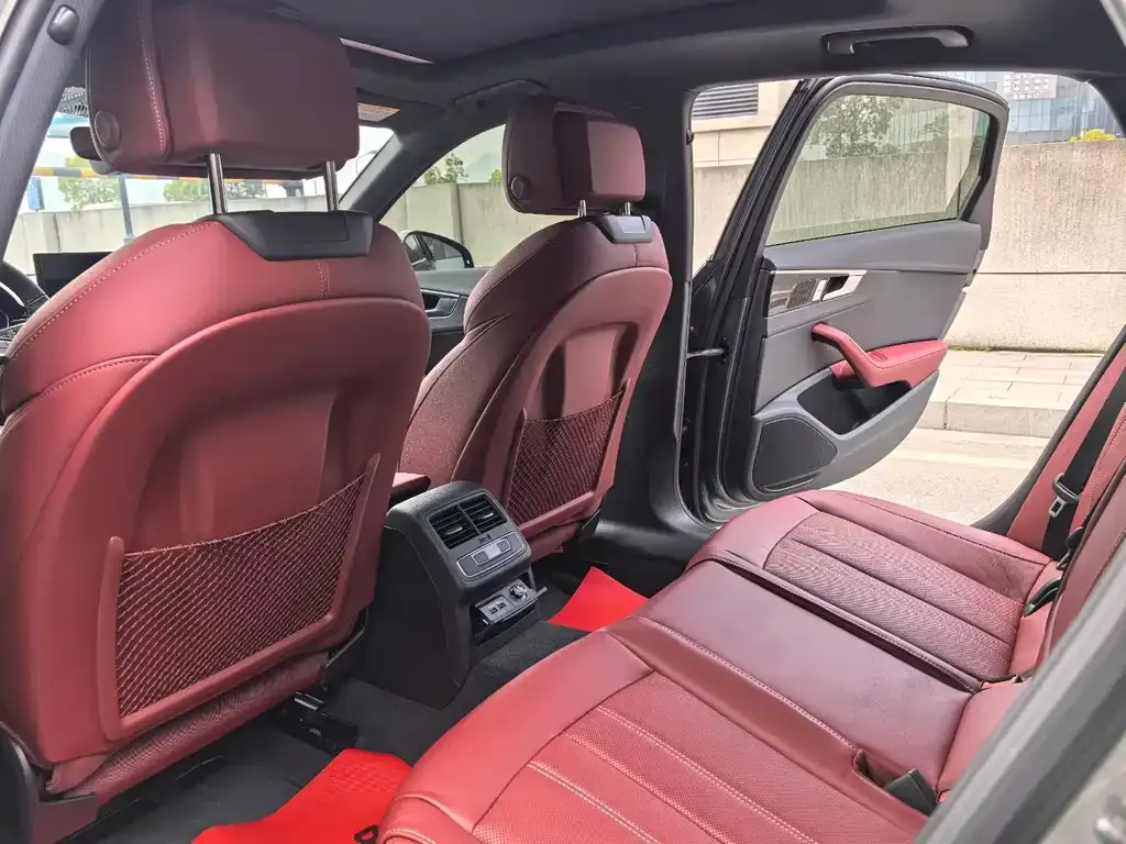 Audi A4L 2024 из CN, фото 5