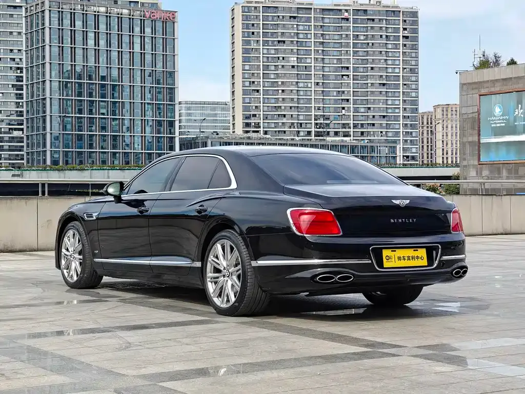 Bentley Flying Spur — фото 10