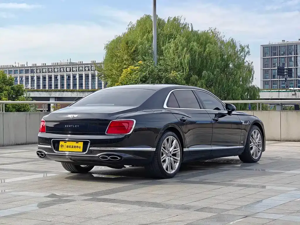 Bentley Flying Spur — фото 8