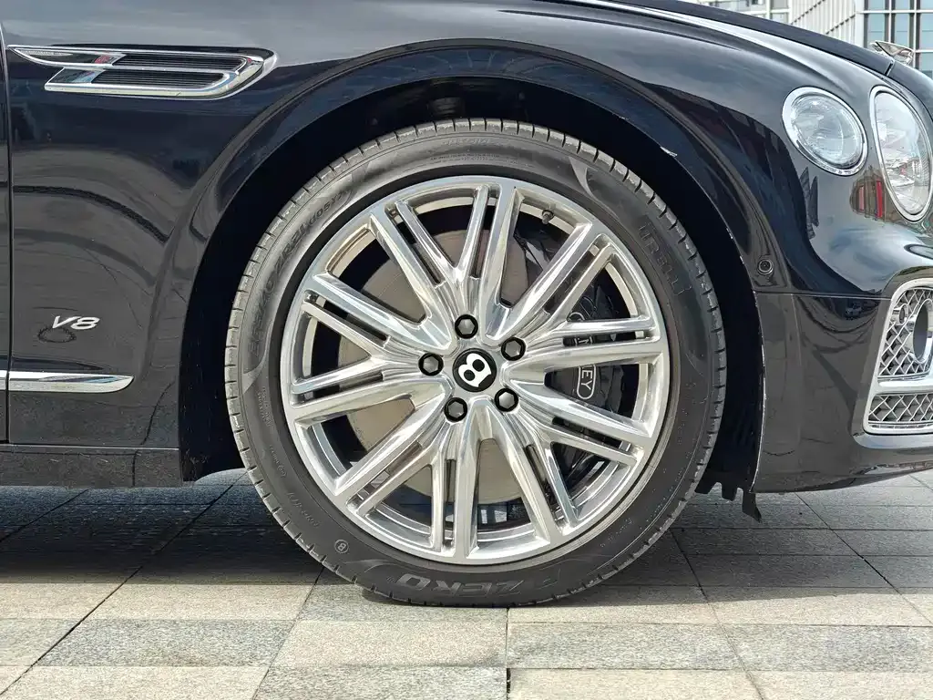 Bentley Flying Spur — фото 5