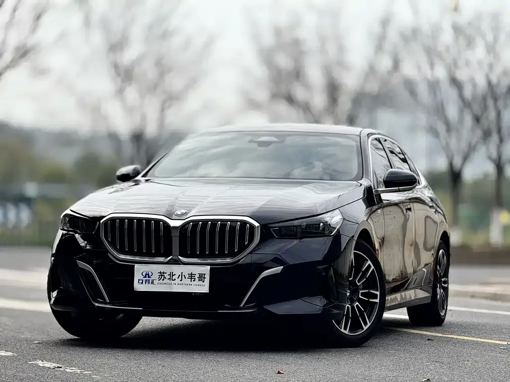 BMW 5 Series — фото 1
