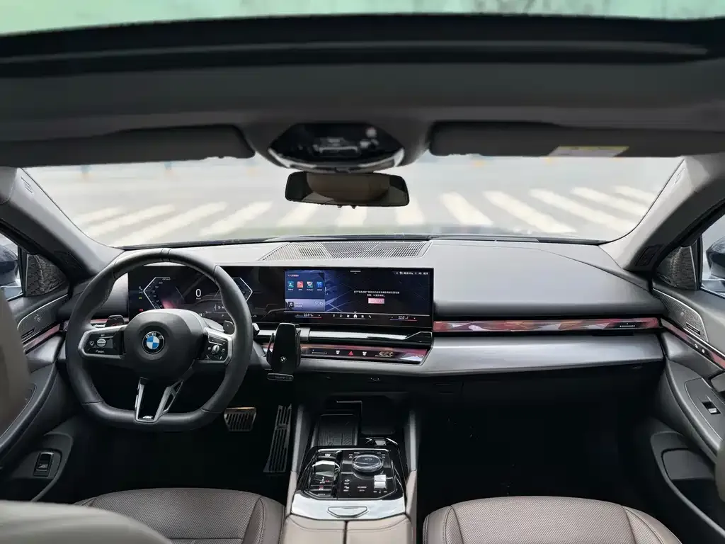 BMW 5 Series — фото 10