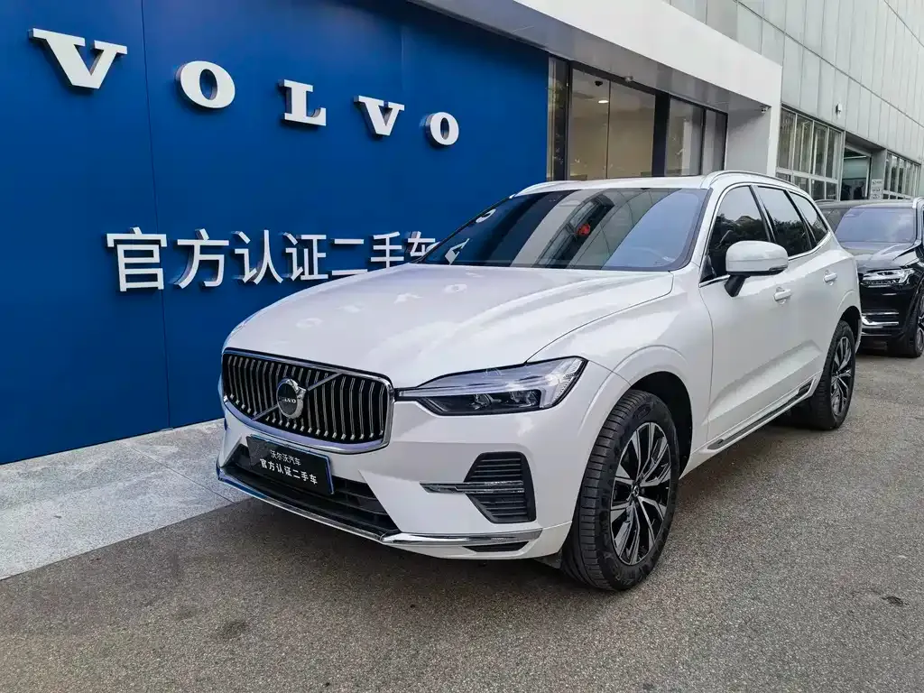 Volvo XC60 — фото 1