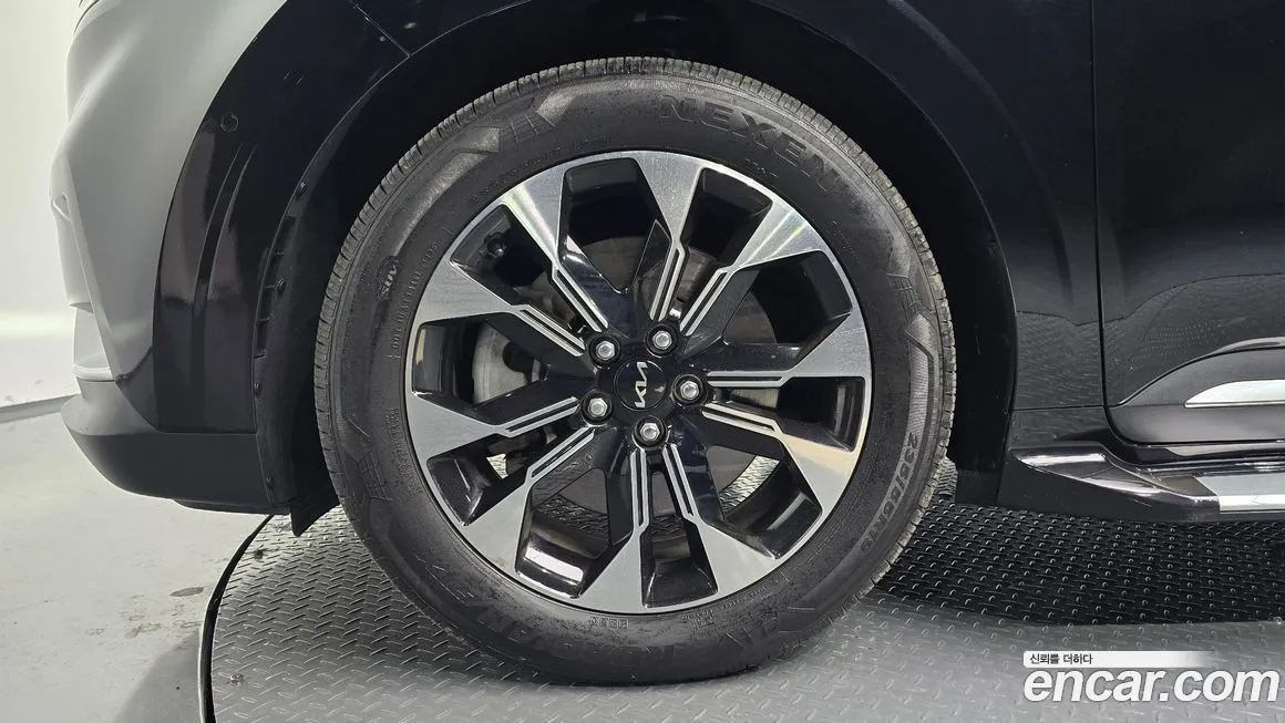 Kia Carnival — фото 10