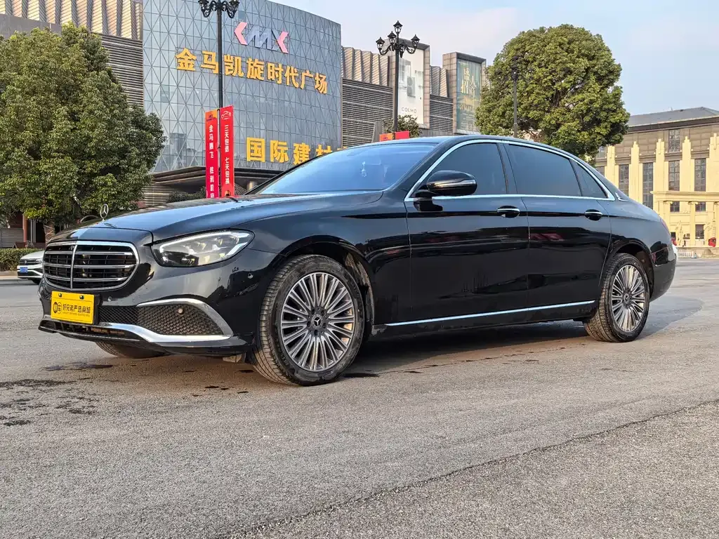 Mercedes-Benz E-Class — фото 1