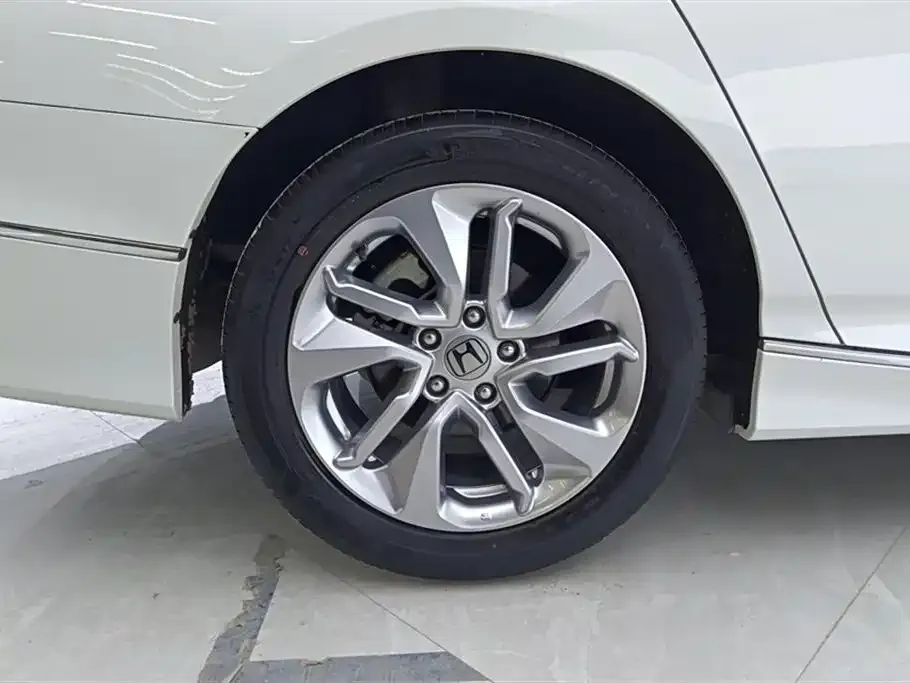 Honda Accord — фото 10