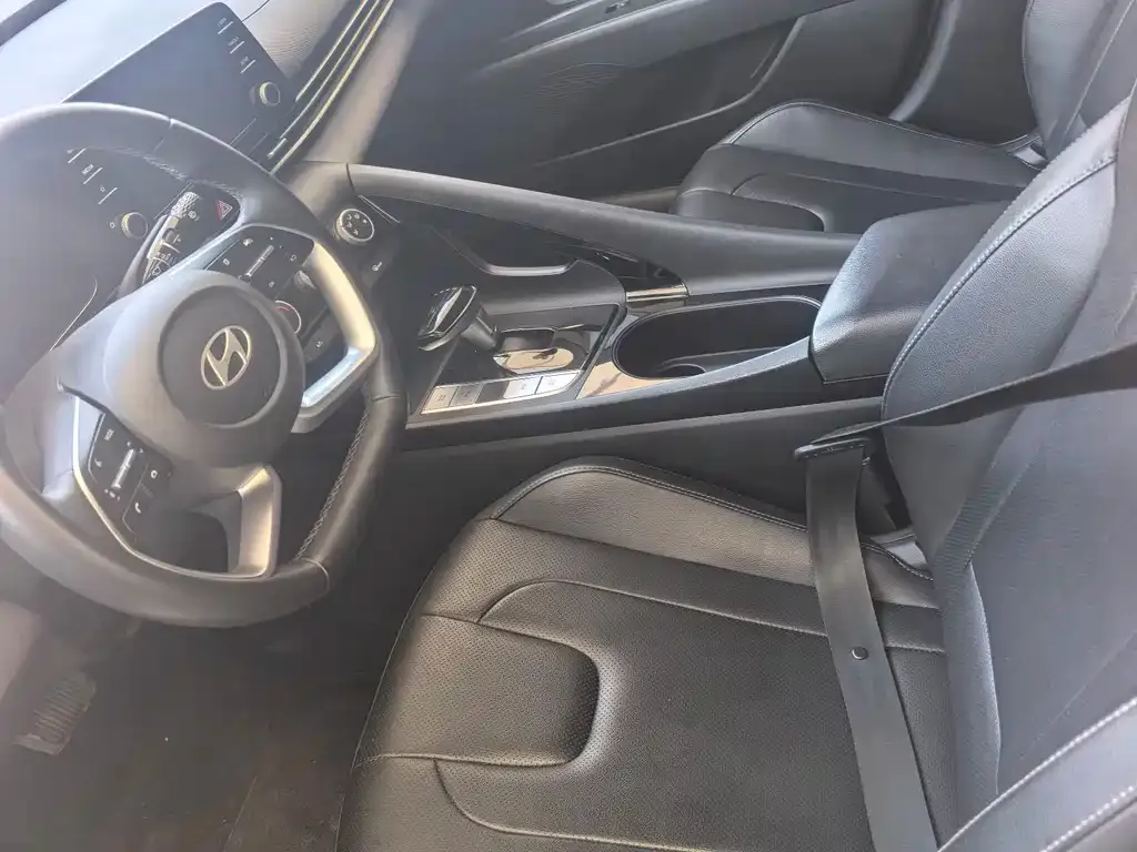 Hyundai Elantra 2023 из CN, фото 5