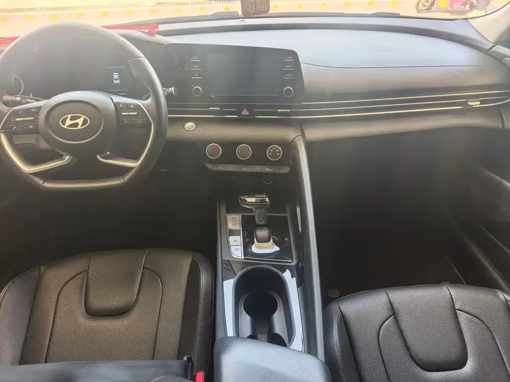 Hyundai Elantra 2023 из CN, фото 2