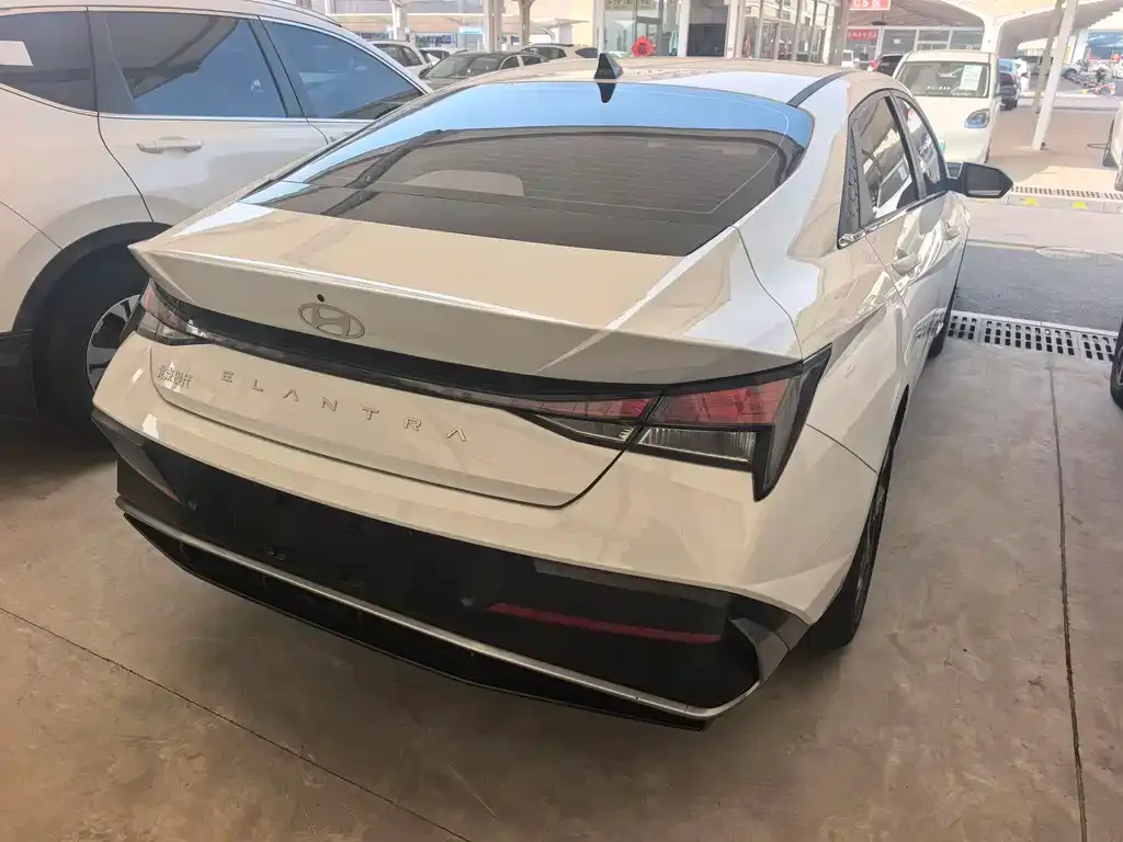 Hyundai Elantra 2023 из CN, фото 6