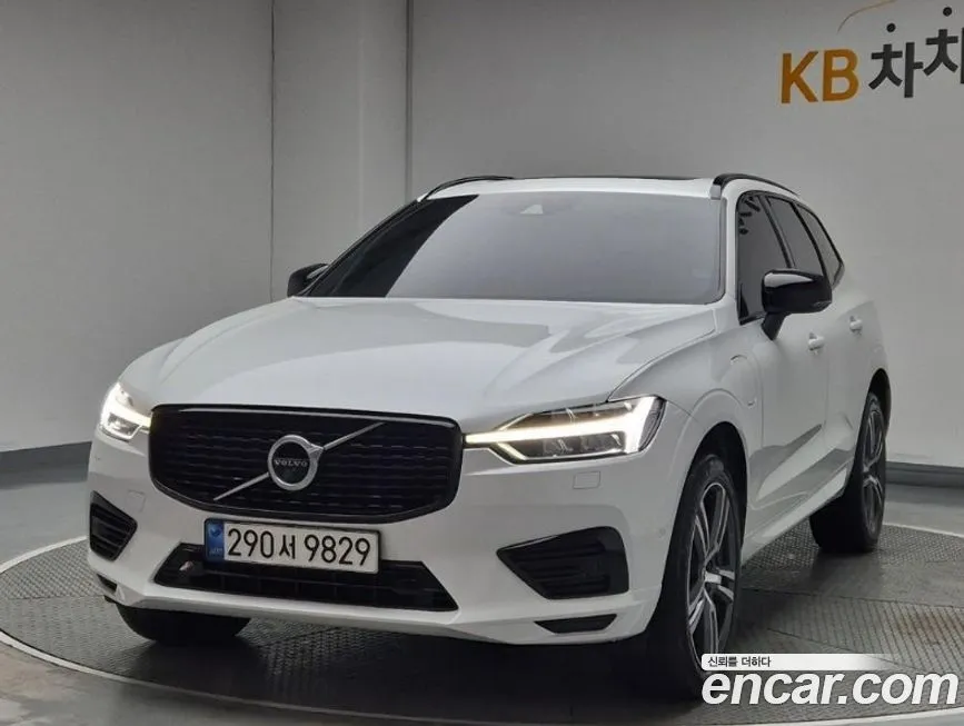 Volvo XC60 — фото 1