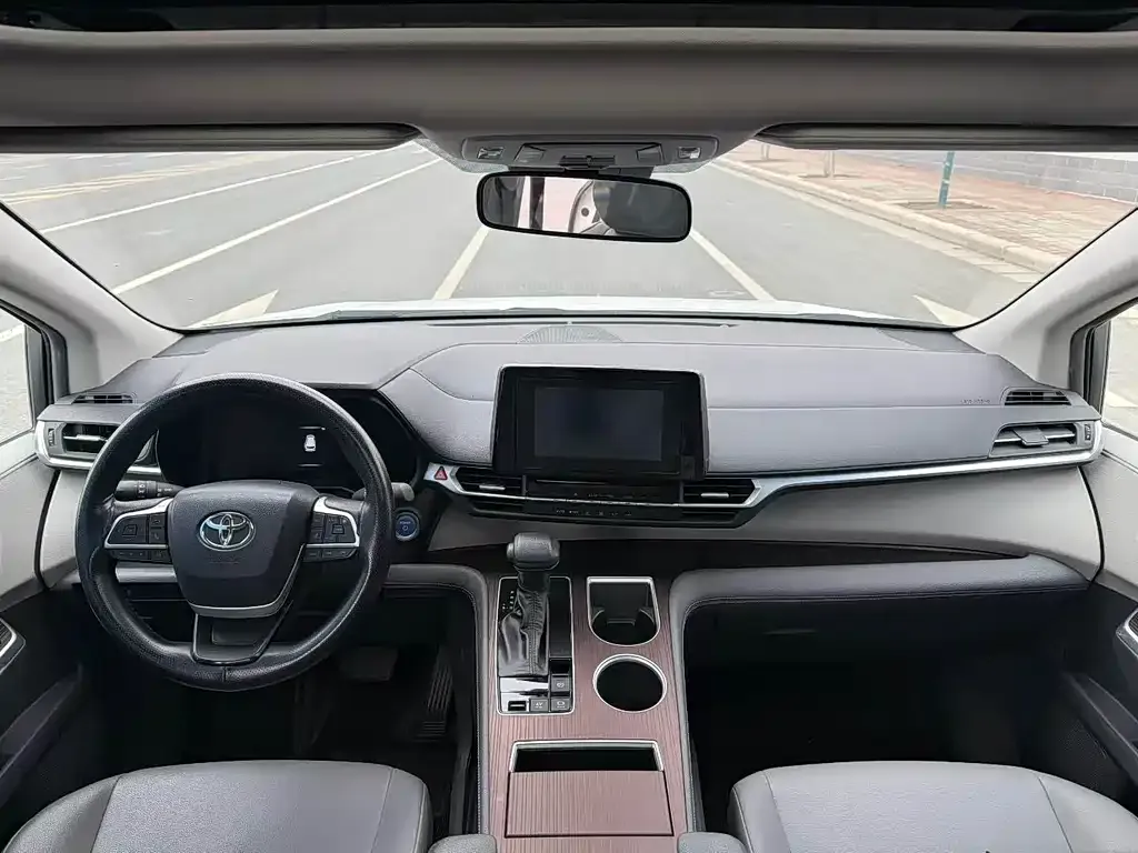 Toyota Granvia 2024 из CN, фото 8