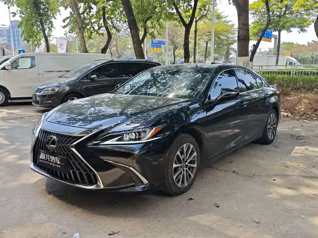 Lexus ES — фото 1