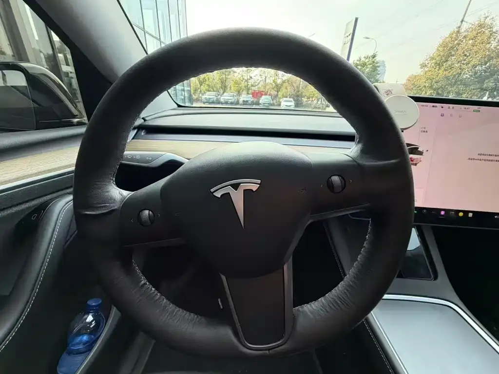 Tesla Model Y — фото 5