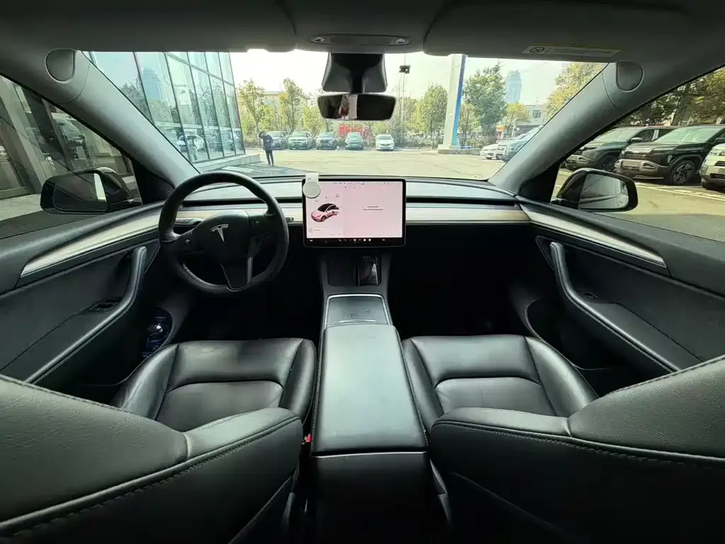 Tesla Model Y — фото 3