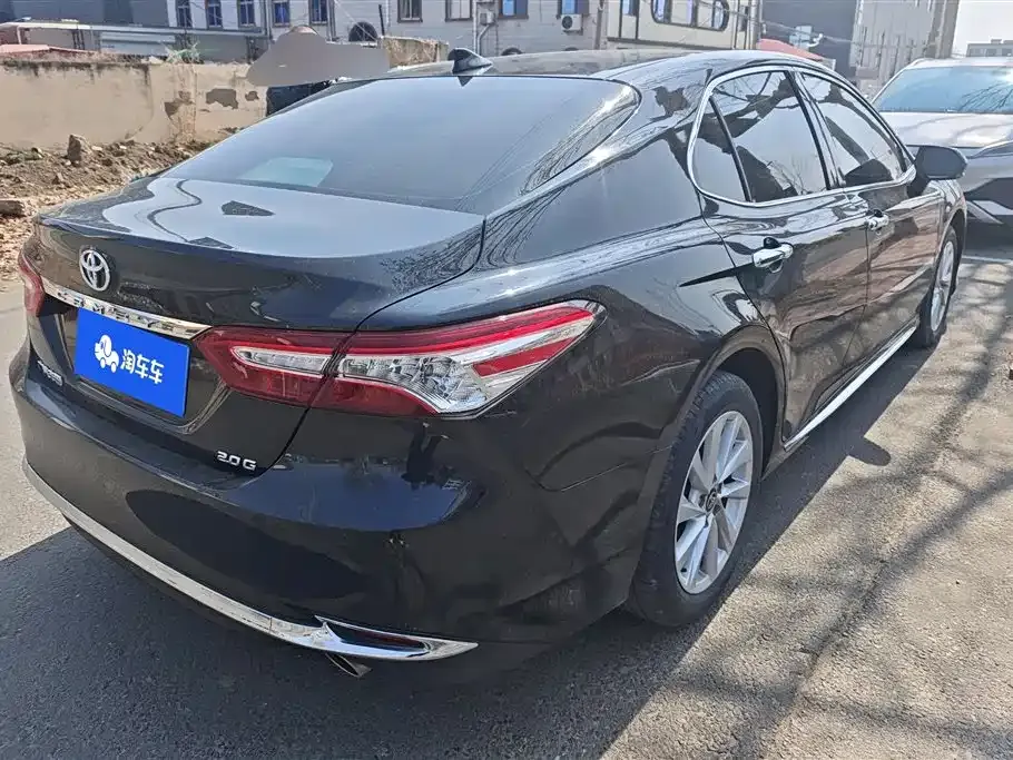 Toyota Camry — фото 5