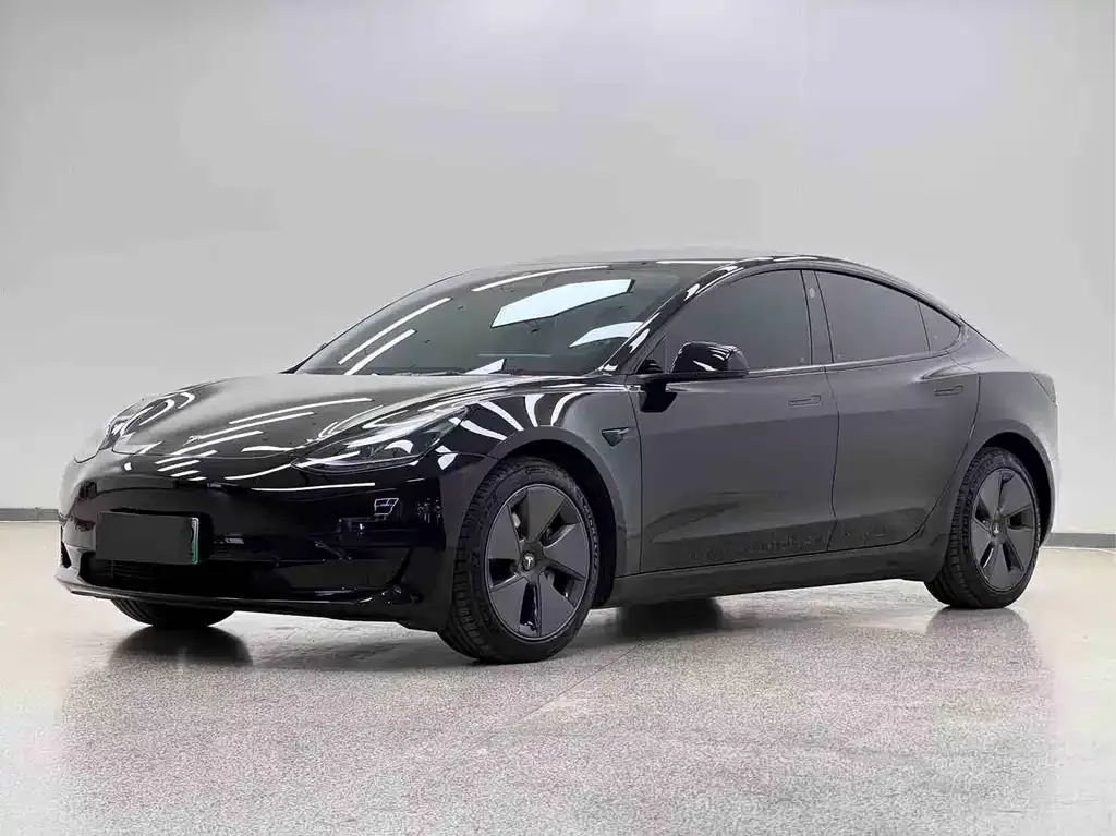 Tesla Model 3 — фото 1