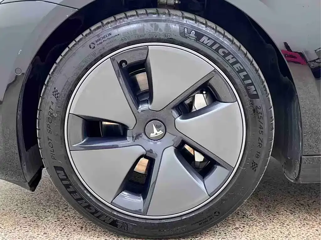 Tesla Model 3 — фото 6