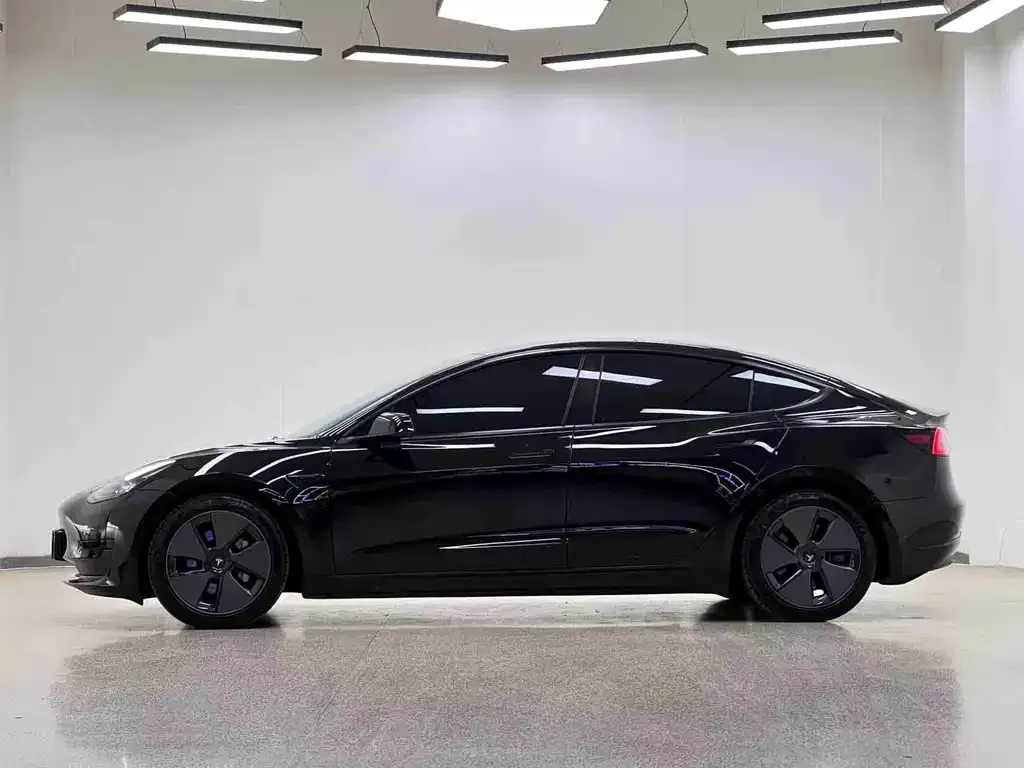 Tesla Model 3 — фото 10