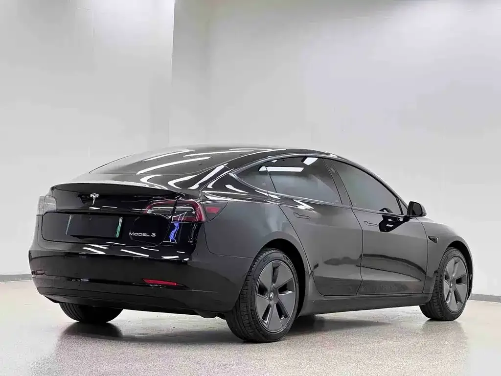 Tesla Model 3 — фото 7