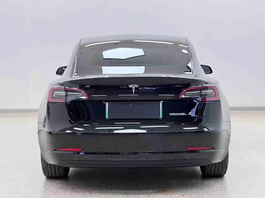 Tesla Model 3 — фото 9