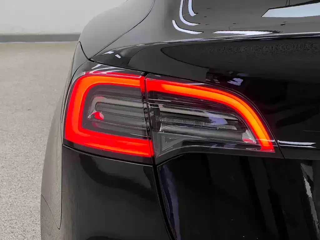 Tesla Model 3 — фото 2
