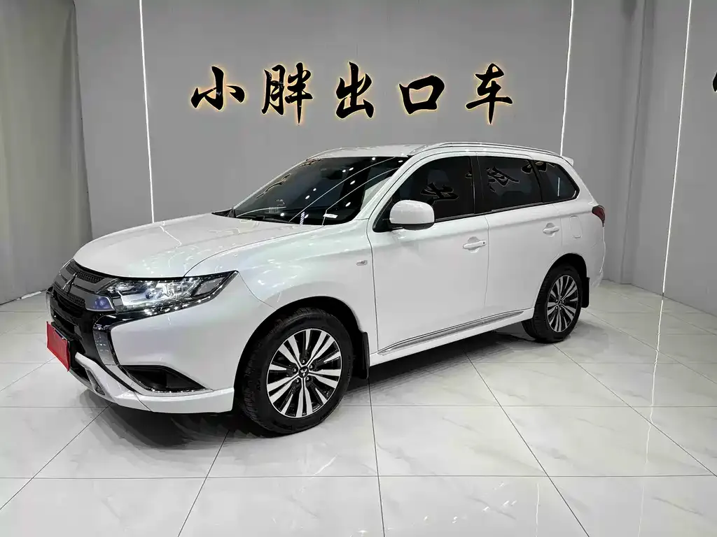 Mitsubishi Outlander — фото 1