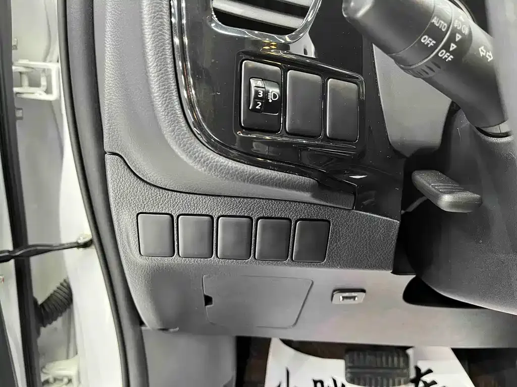 Mitsubishi Outlander — фото 7
