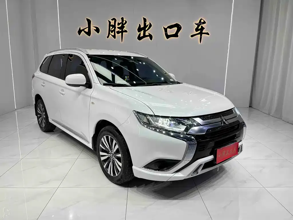 Mitsubishi Outlander — фото 8
