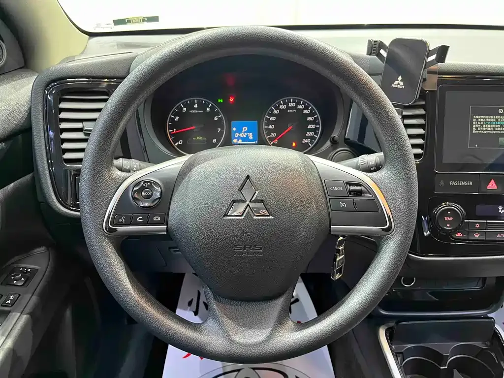 Mitsubishi Outlander — фото 4