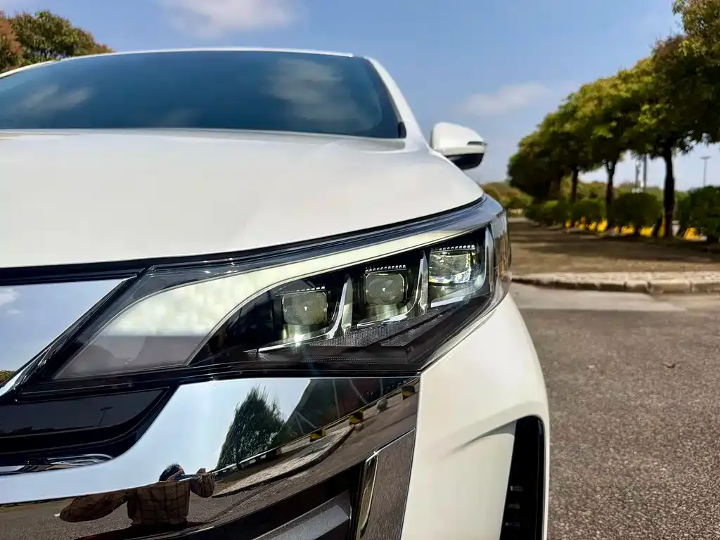 GAC Motor Trumpchi M6 — фото 9