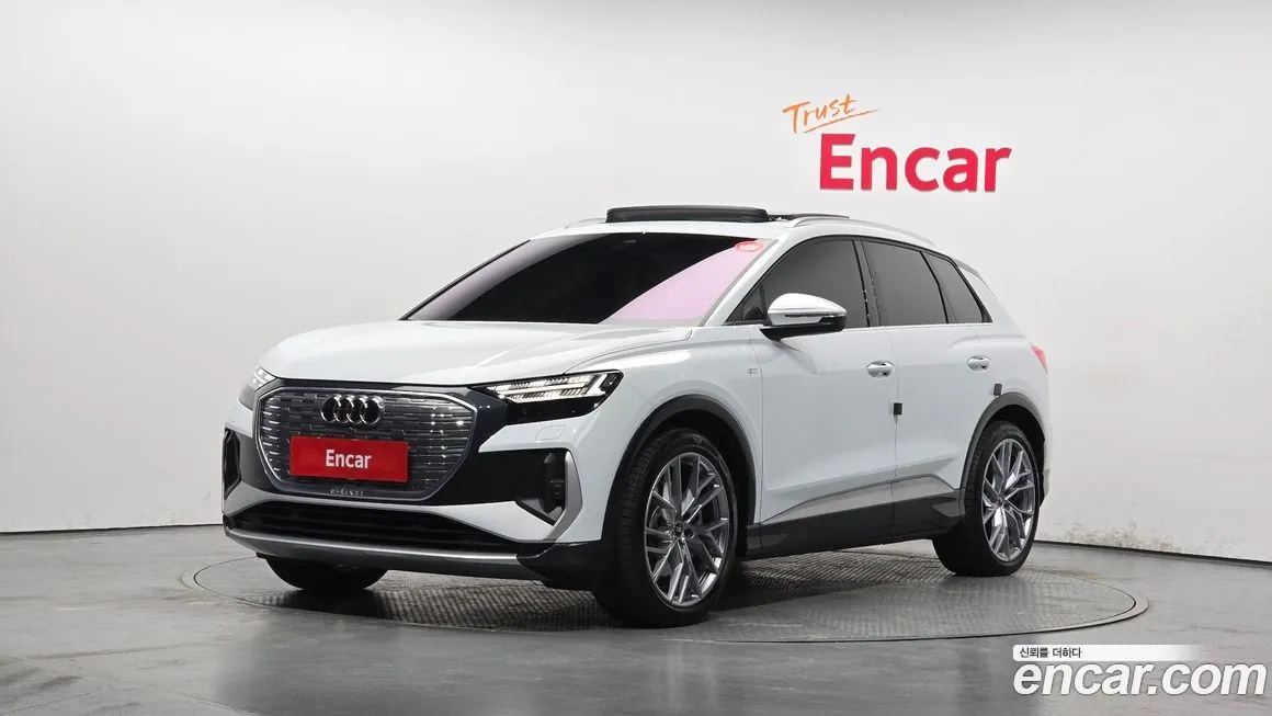Audi Q4 e-tron — фото 1