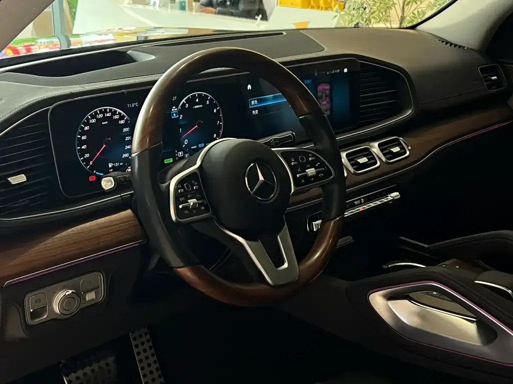Mercedes-Benz GLS — фото 9