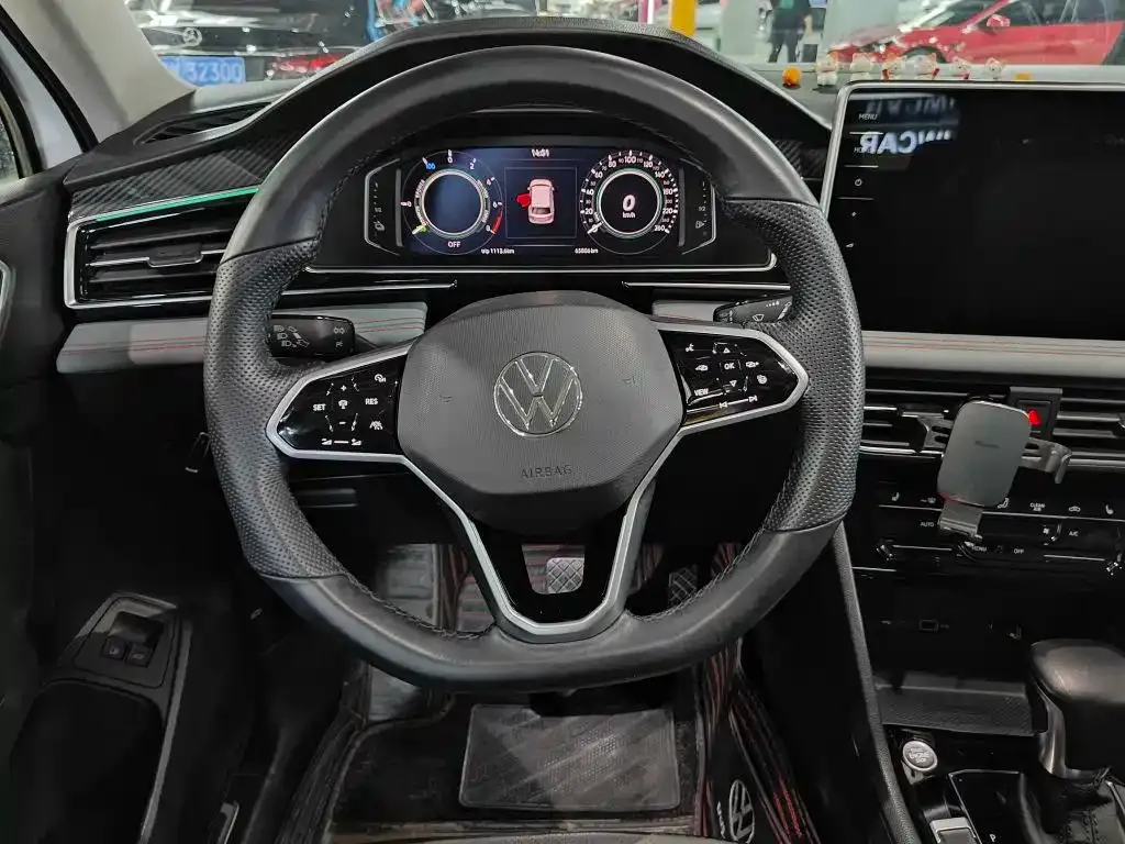 Volkswagen Tiguan L New Energy — фото 3