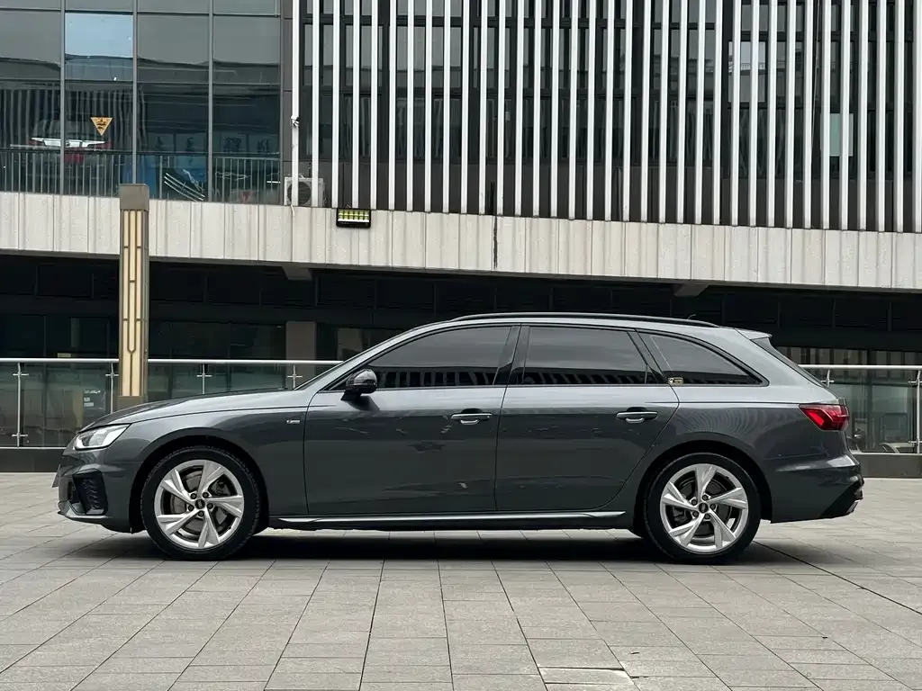 Audi A4 (Import) — фото 8