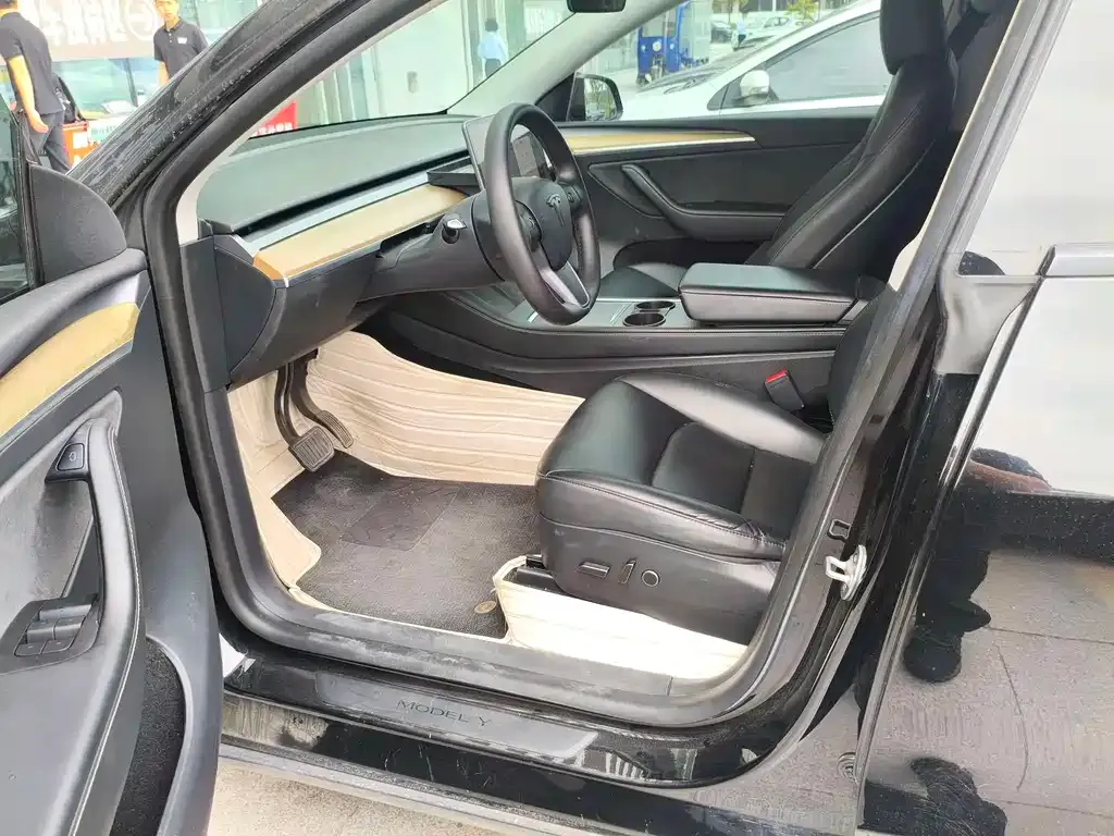 Tesla Model Y — фото 2