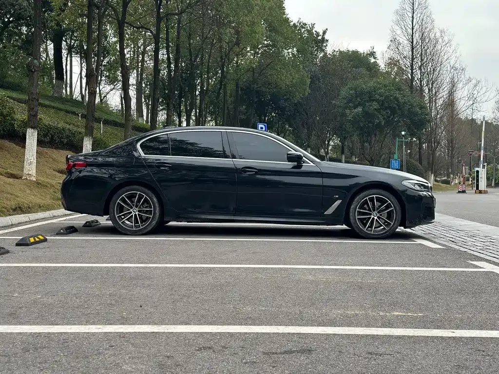 BMW 5 Series — фото 4