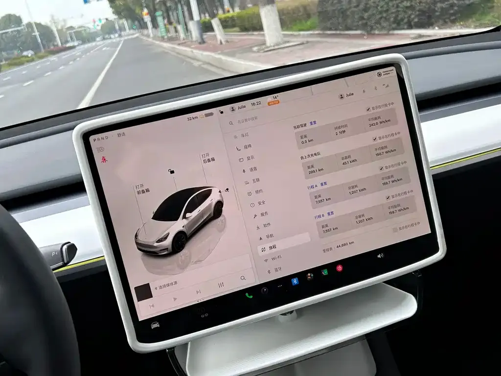 Tesla Model Y — фото 6