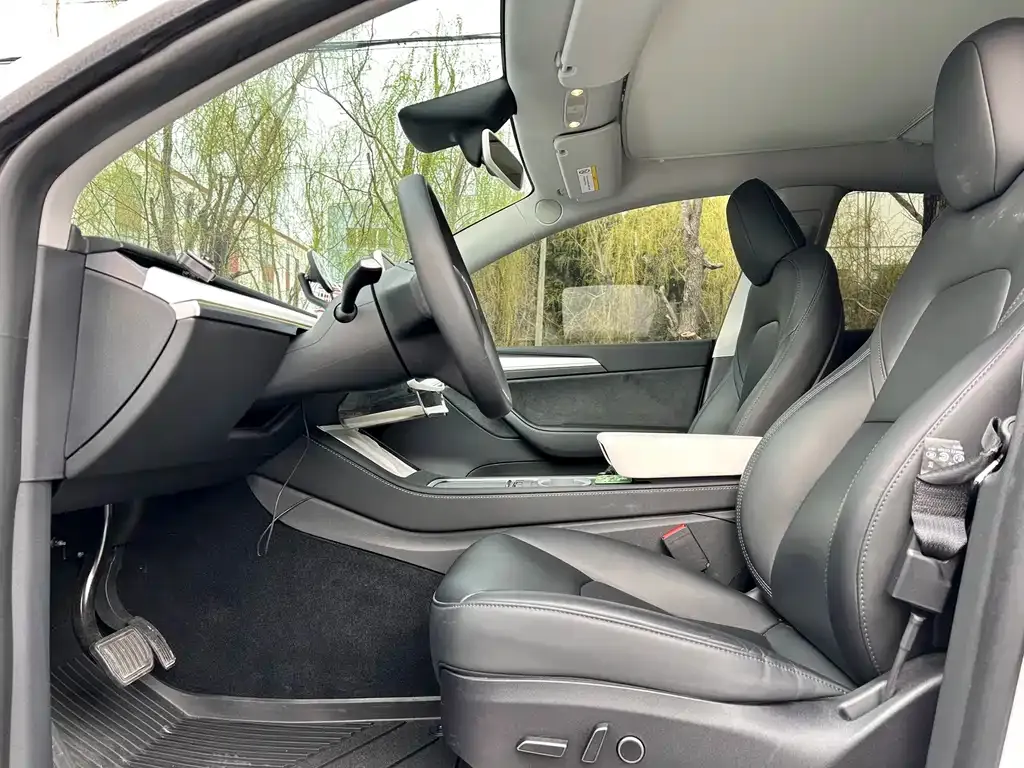 Tesla Model Y — фото 7