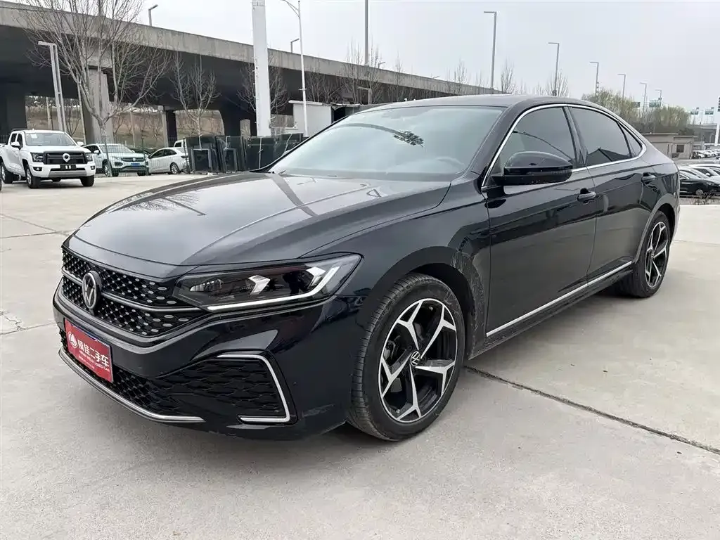 Volkswagen Passat — фото 1