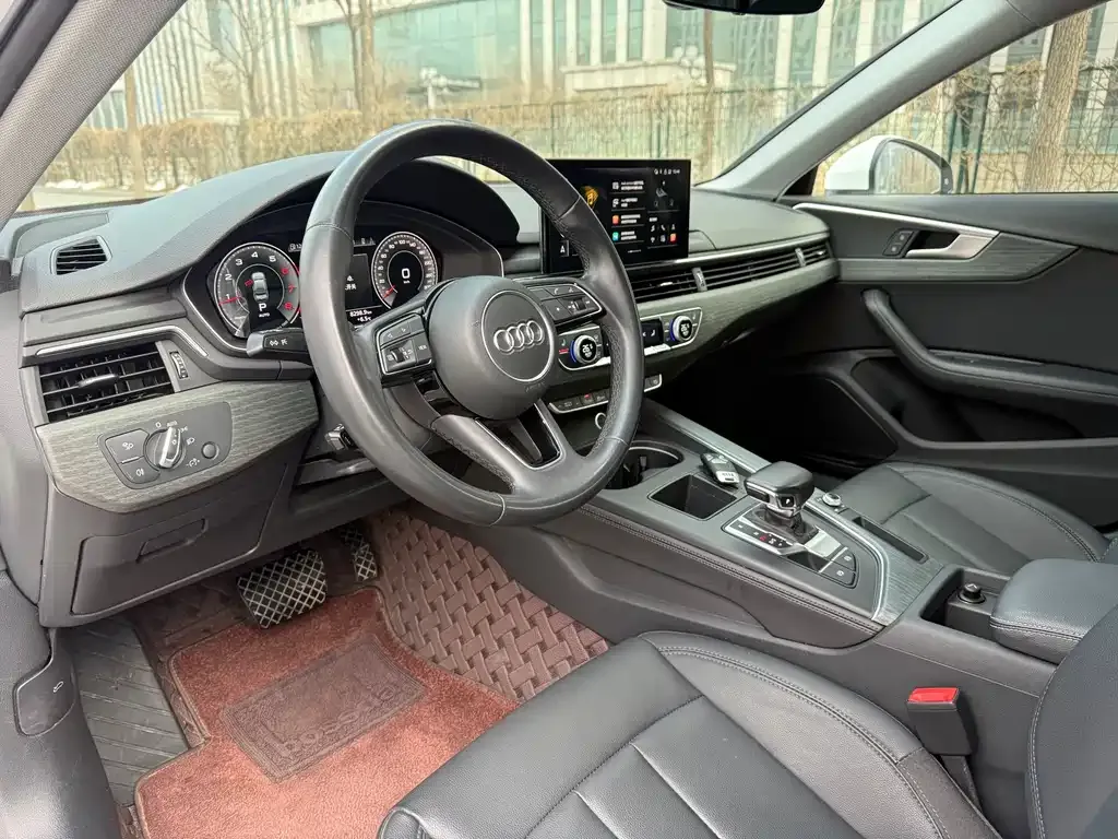 Audi A4L 2022 из CN, фото 4