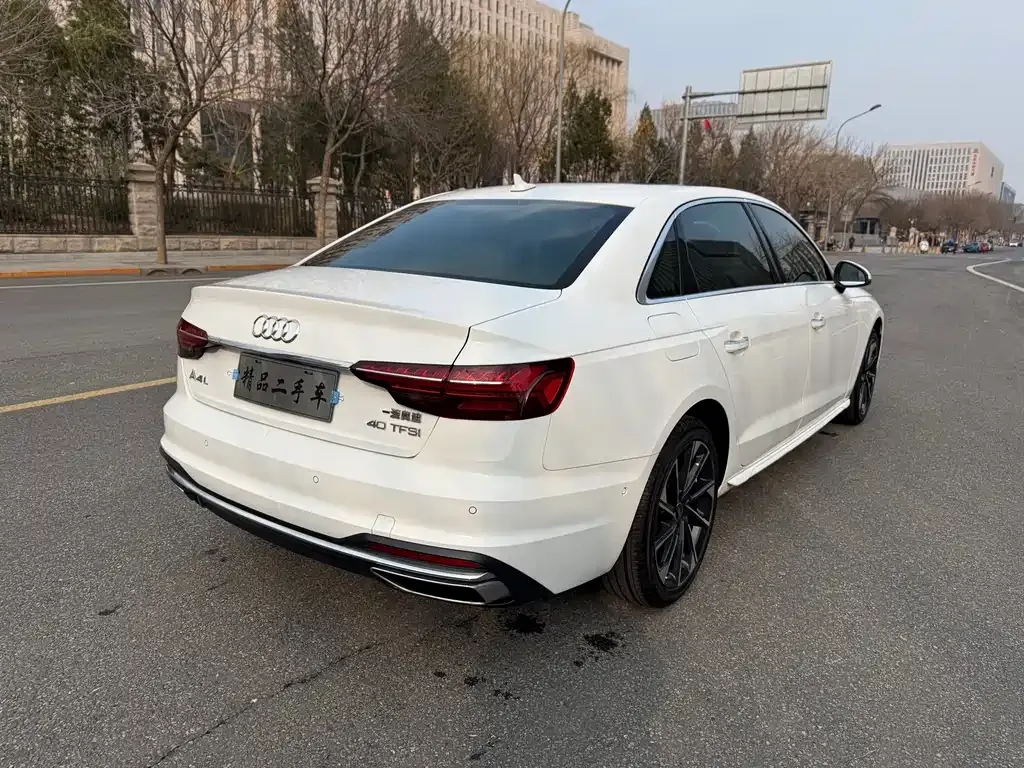 Audi A4L 2022 из CN, фото 5