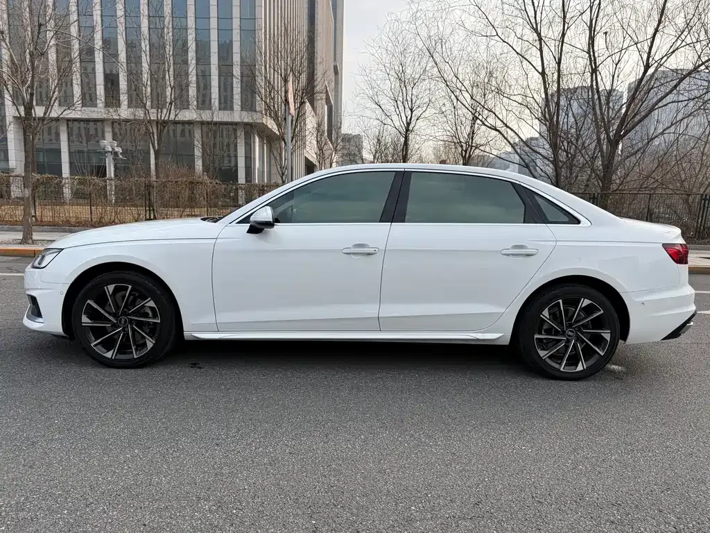 Audi A4L 2022 из CN, фото 8