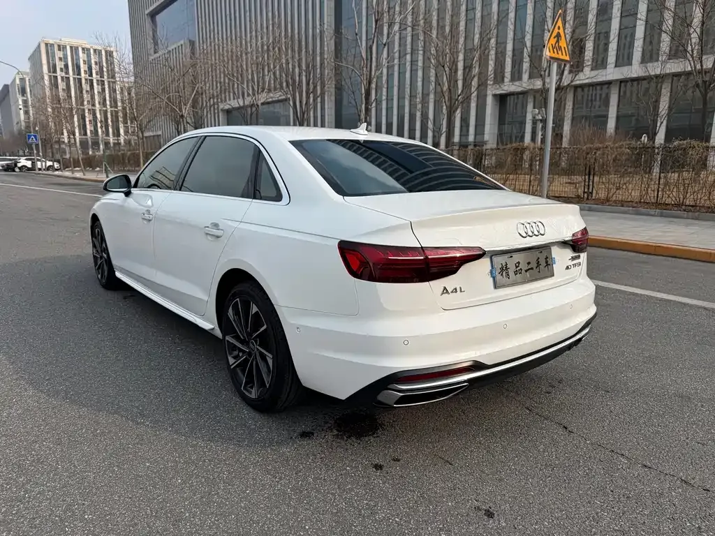 Audi A4L 2022 из CN, фото 10