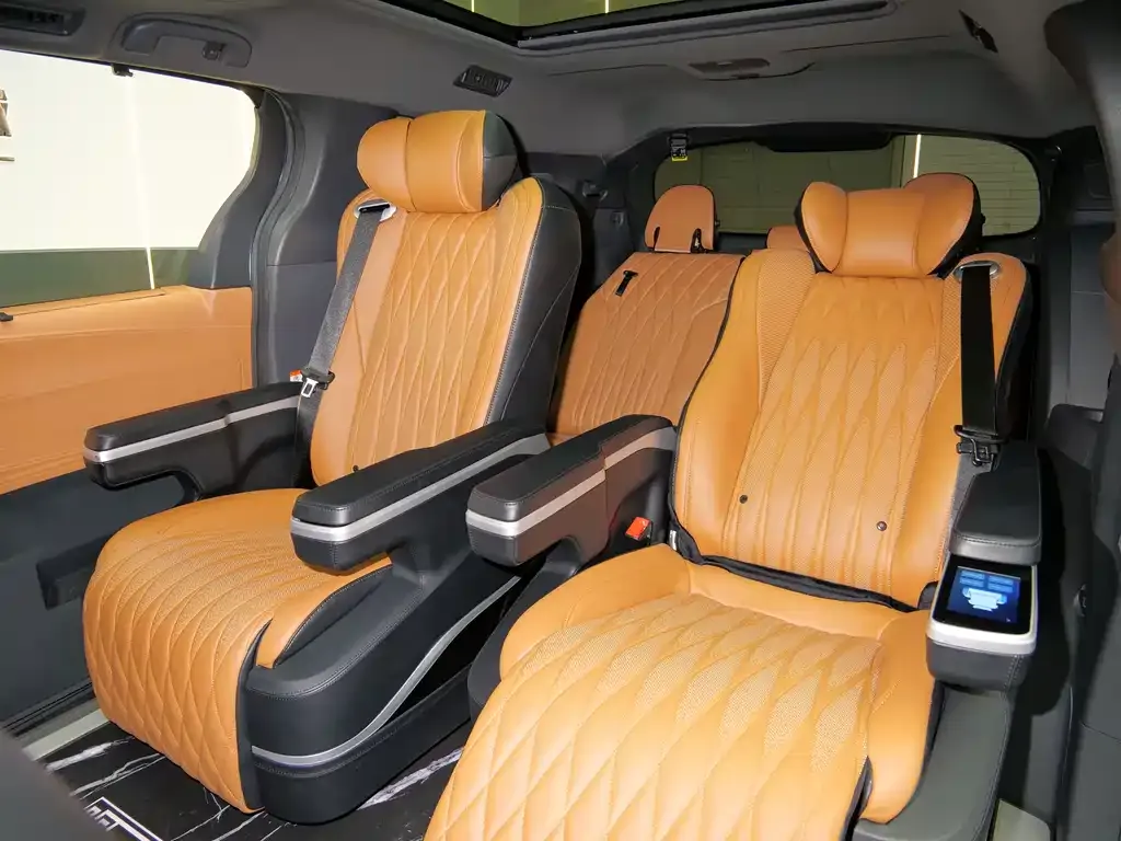 Toyota Granvia 2023 из CN, фото 4