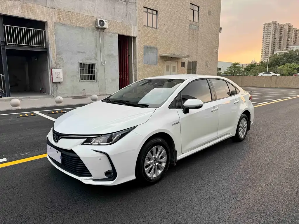 Toyota Corolla — фото 1