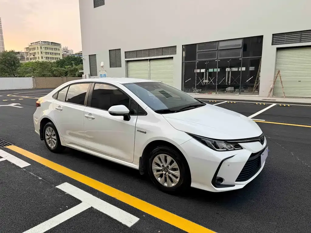 Toyota Corolla — фото 2