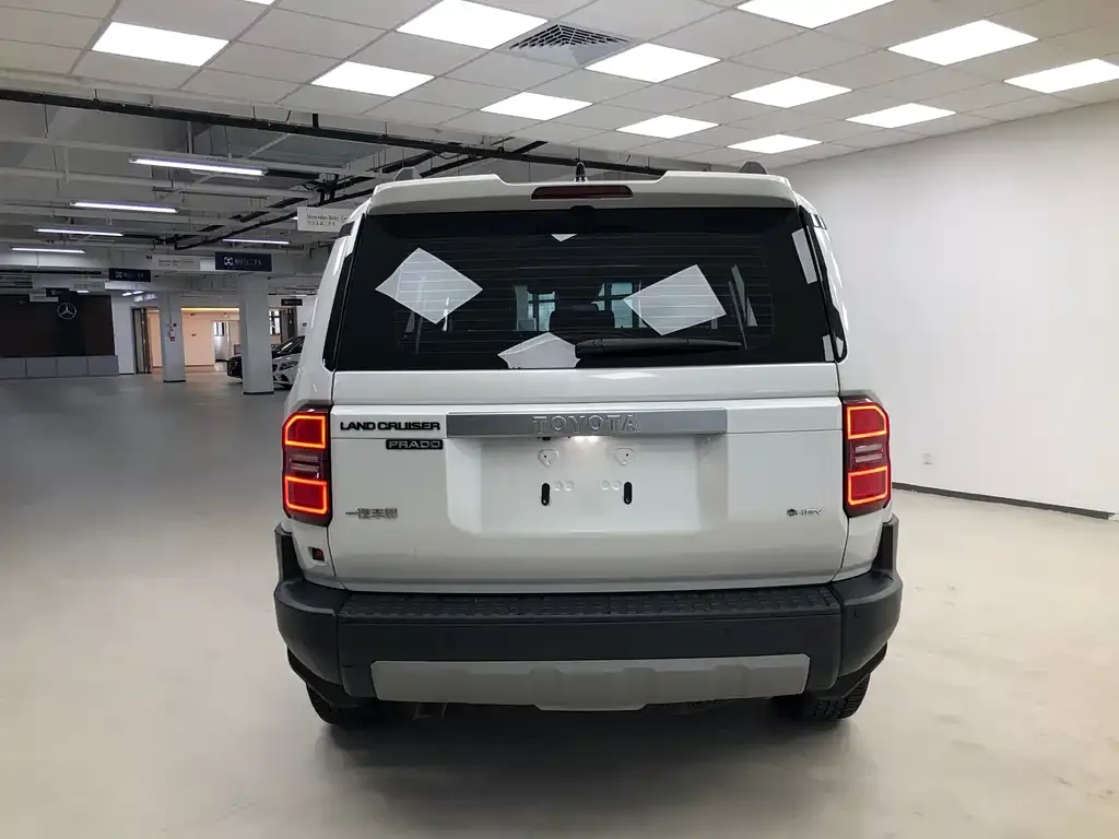 Toyota Prado — фото 10