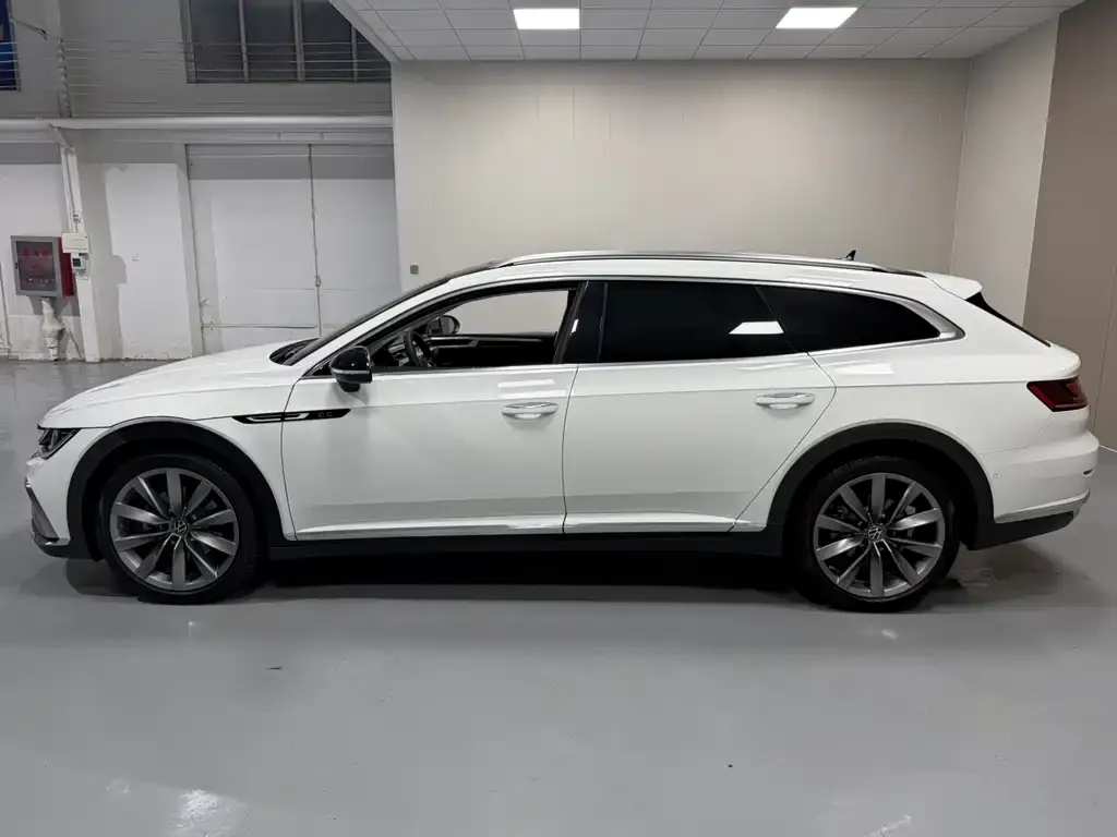 Volkswagen CC 2023 из CN, фото 7