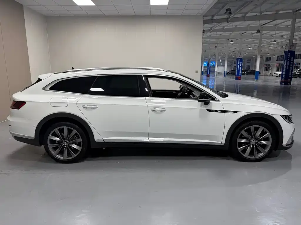 Volkswagen CC 2023 из CN, фото 5